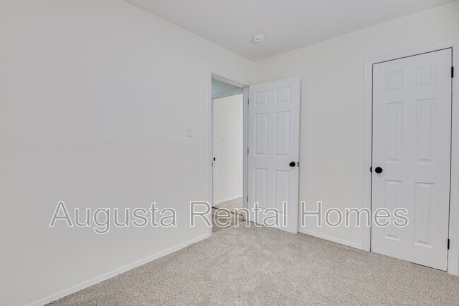 Building Photo - 3110 Arcadia Dr