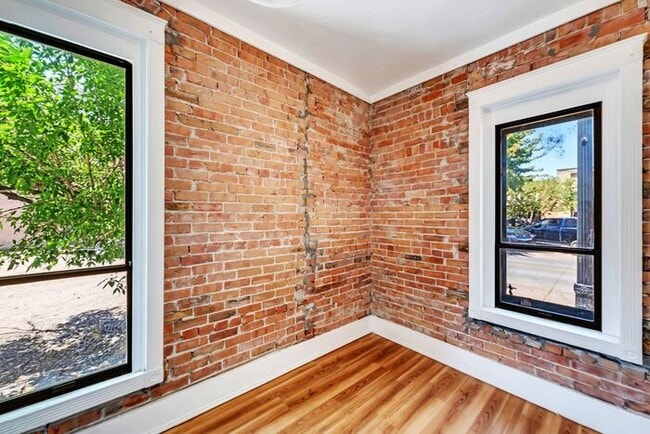 Building Photo - Urban Style Meets Everyday Comfort — Spaci...