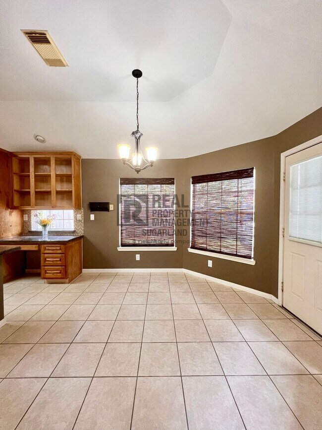 Building Photo - Gorgeous One Story Home in Sugar Land, TX
