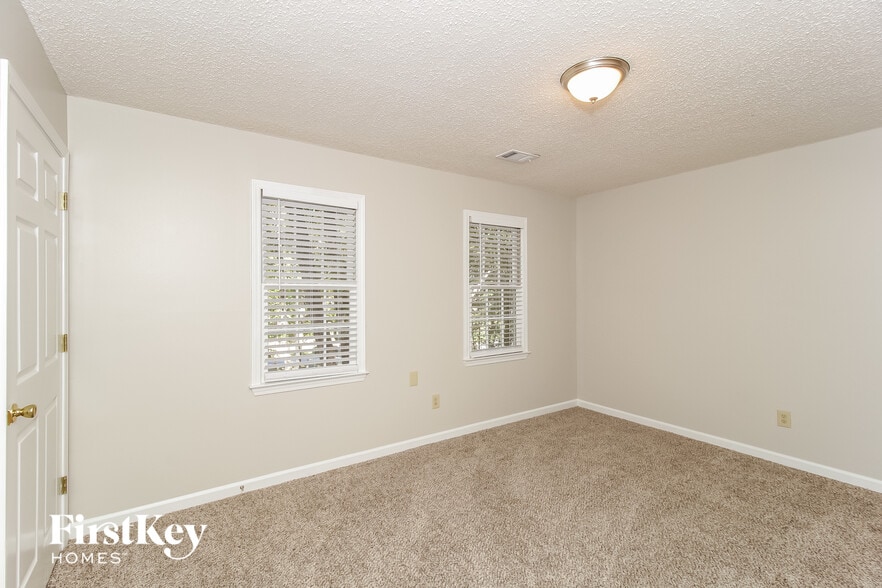 Building Photo - 227 Vienna Way