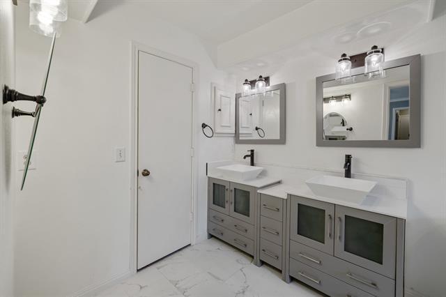 Building Photo - 1527 Estates Way