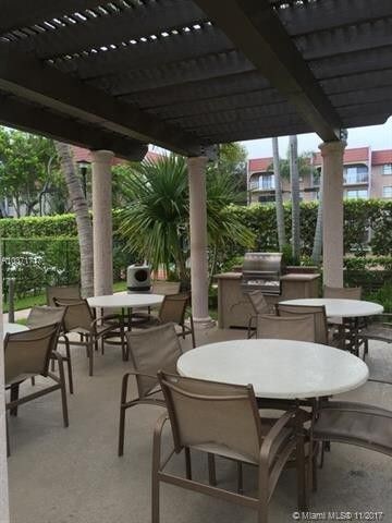 Building Photo - 9301 SW 92nd Ave