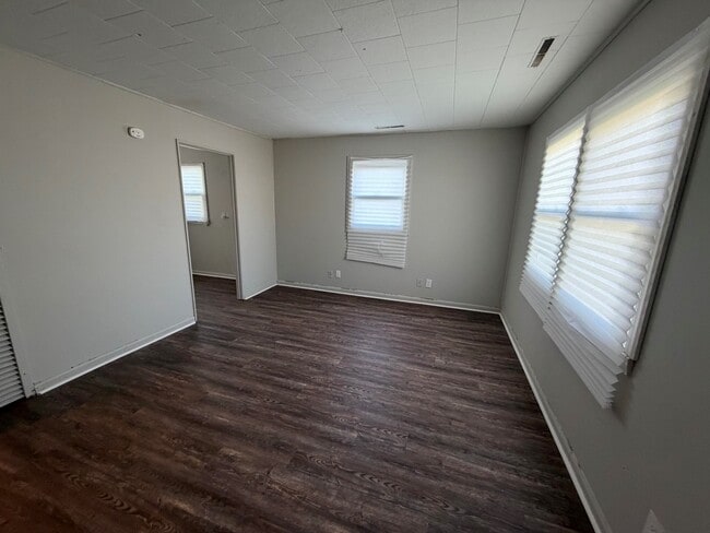 Building Photo - 217 Edwards-