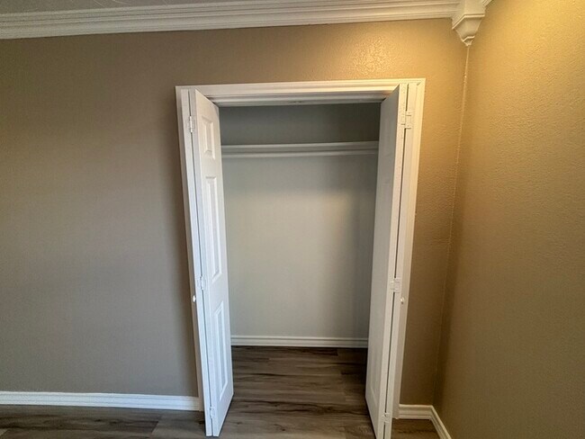 Building Photo - Spacious 3 bed 2 bath home, move in ready