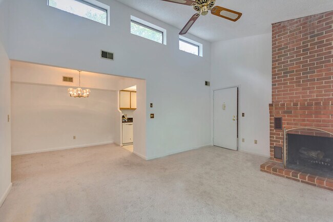 Building Photo - 112 Turtle Creek Rd
