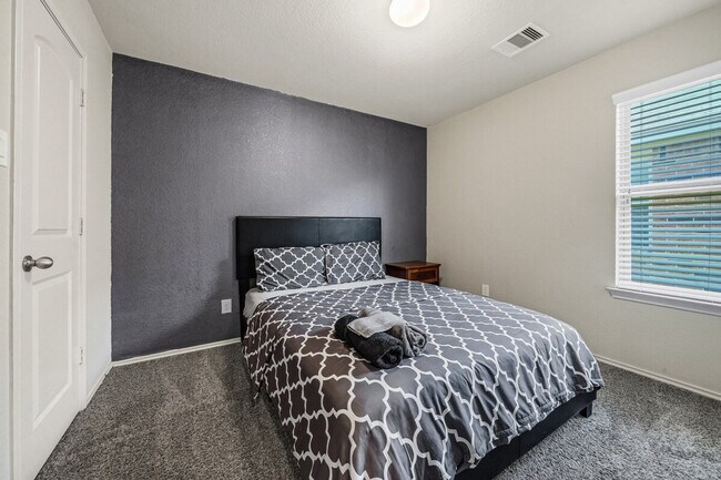 Building Photo - 1345 Lariat Rdg Trl