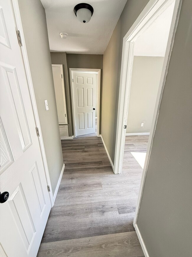 Building Photo - 3831 Morningview Dr