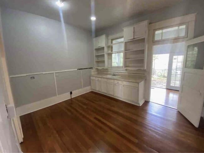 Building Photo - 639 W Elmira St