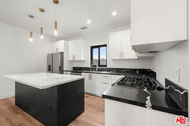 Building Photo - 1920 S Sherbourne Dr