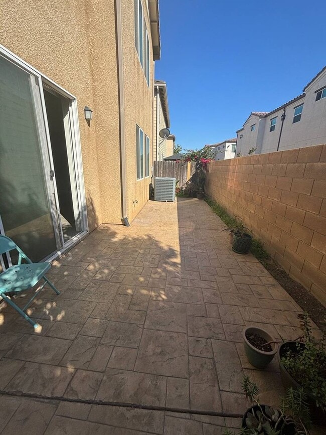 Building Photo - Beautiful 4 Bedroom Home Near Island Water...