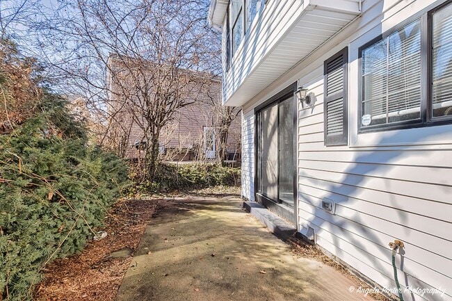 Building Photo - 638 Dordan Ct