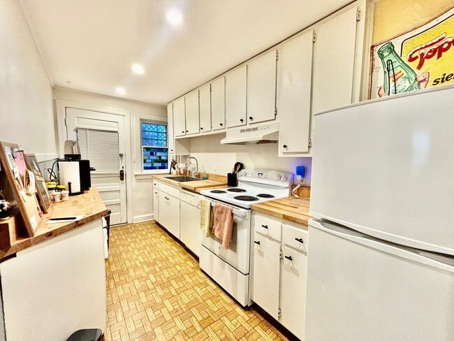 Building Photo - 5106 Baltimore Ave