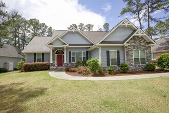 Building Photo - Woodlake Home