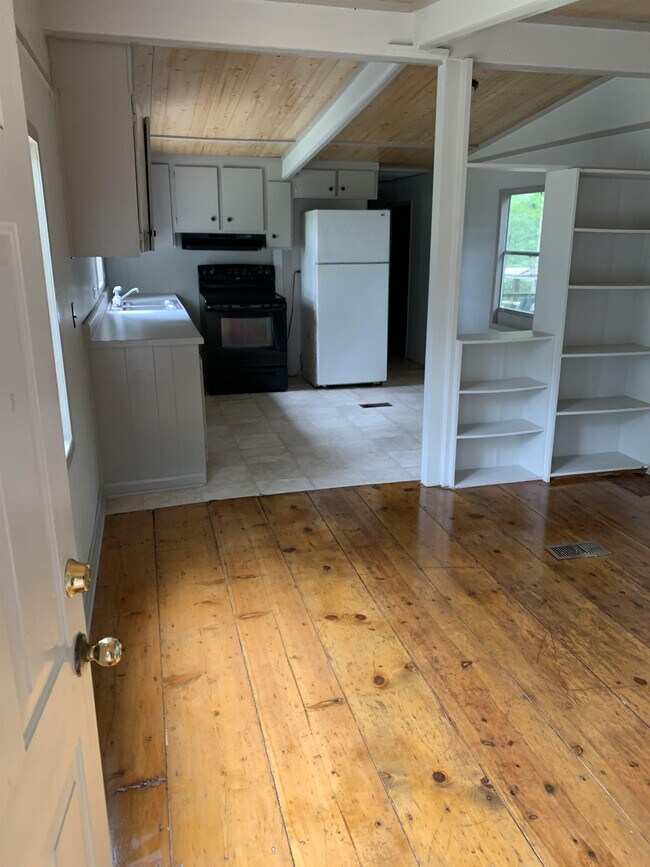 Building Photo - 1074 Enoch Ln