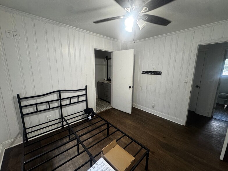 Building Photo - Room in Duplex on Polar Rock Pl SW
