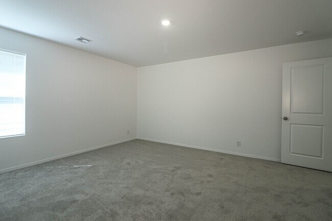 Building Photo - 3122 S 15th Pl