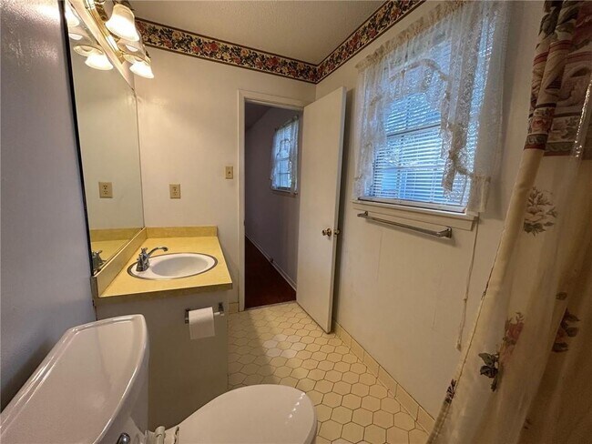 Building Photo - 5359 Emmett Dr