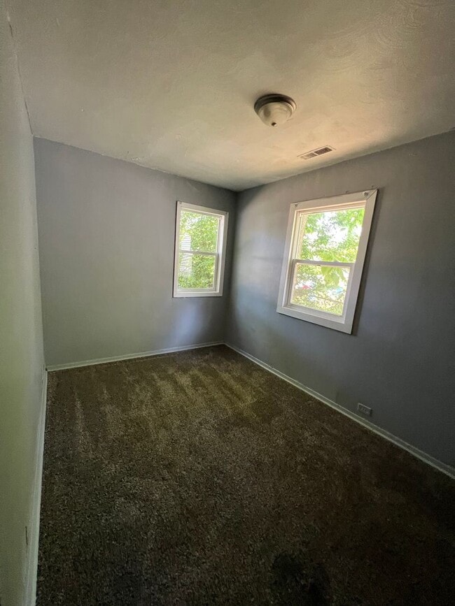 Building Photo - Charming 2-Bedroom, 1-Bathroom Home – $895/Month | Accepting Section 8