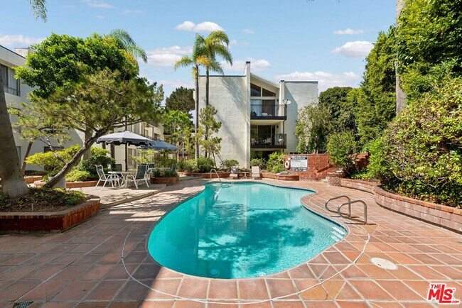 Building Photo - 1340 S Beverly Glen Blvd