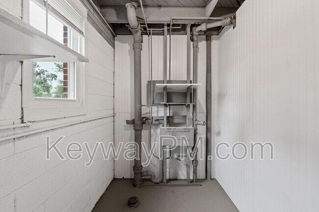 Building Photo - 1823 Pisgah Rd