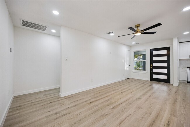 Building Photo - 1630 1/2-1632 Tabor St
