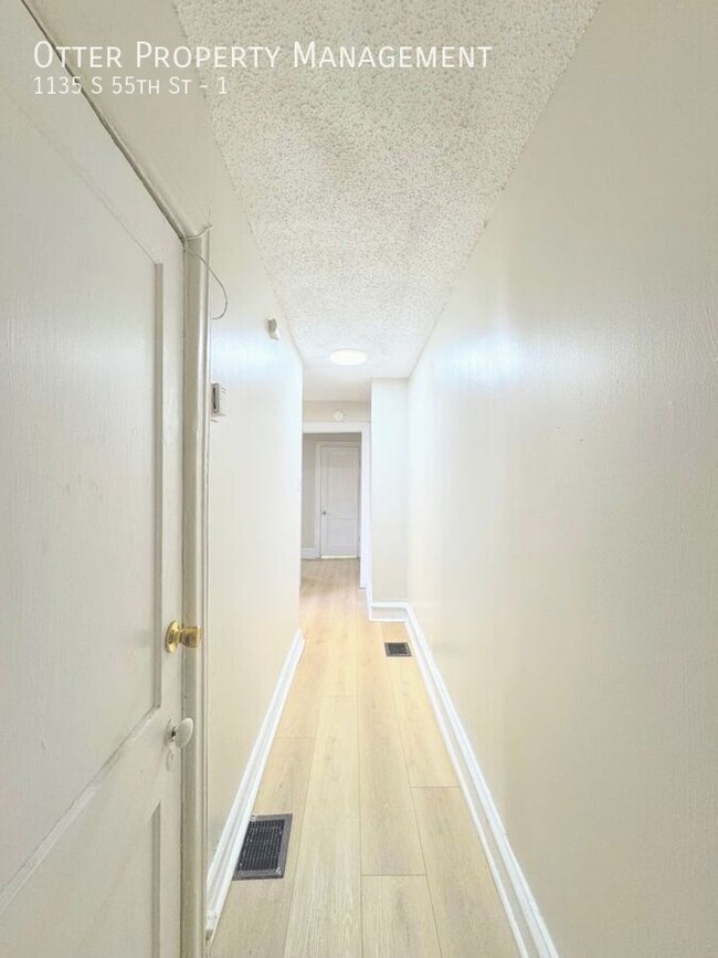 Building Photo - 1135 S 55th St