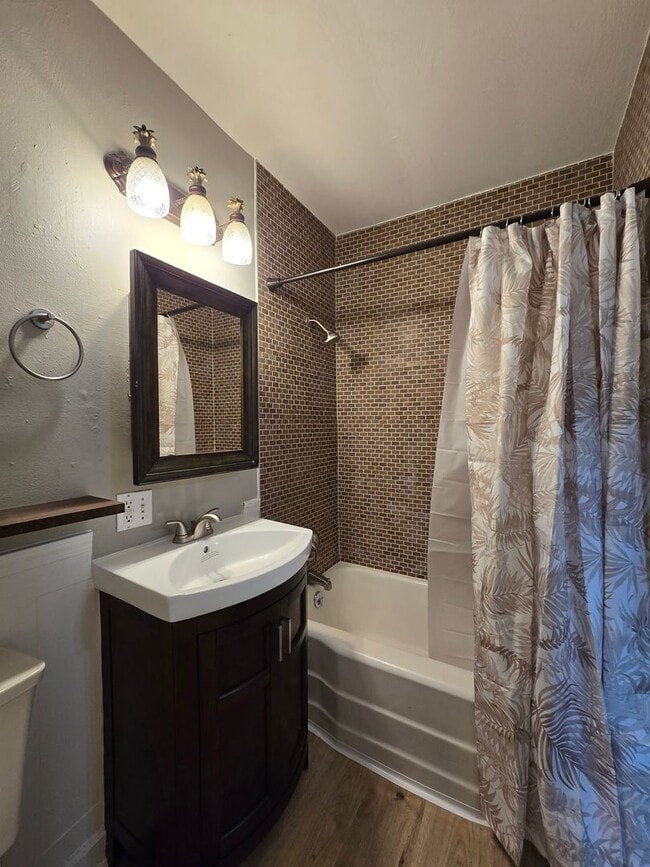 Building Photo - Live in Red Bank!