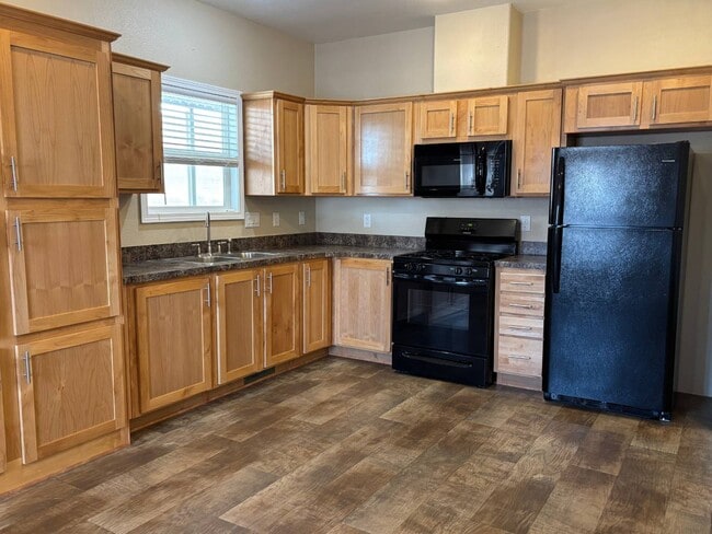 Building Photo - 350 Lee Ave