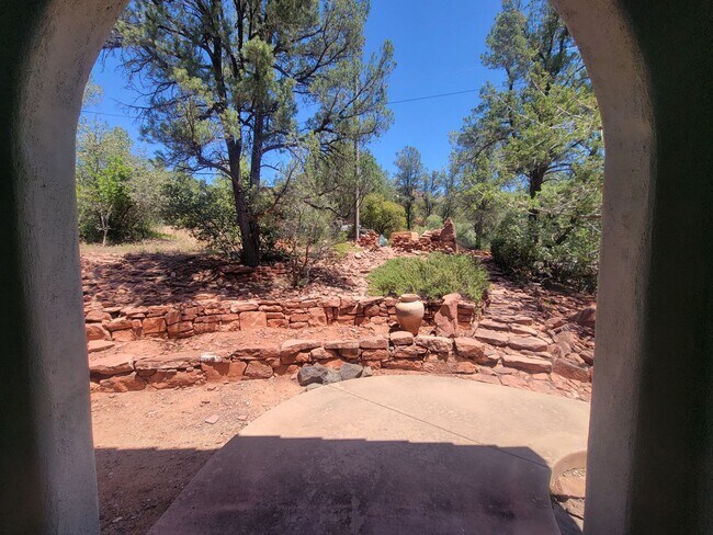 Building Photo - 255 Canyon Dr