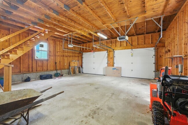 Building Photo - 178 Massasoit Rd
