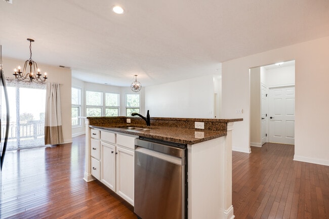 Building Photo - 208 Pointe Oakwood Way