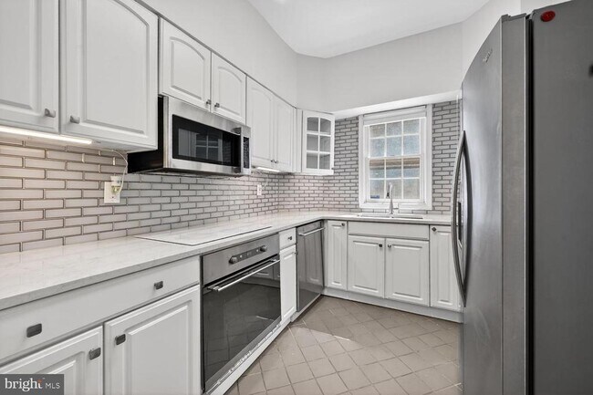 Building Photo - 1025 30th St NW