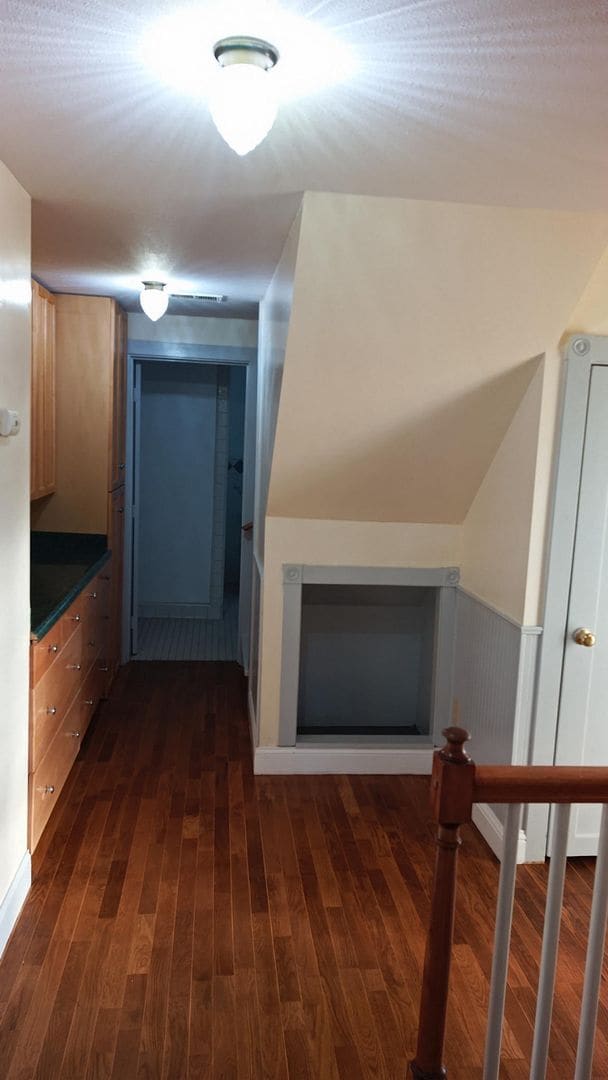 Building Photo - 6+ Bdrm Home Built 1895.  Close In.  With Pastures.