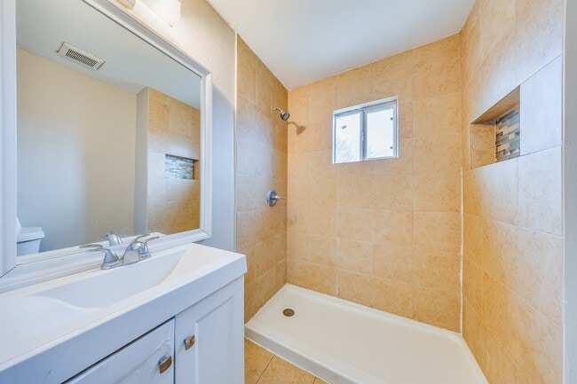 Building Photo - 13034 Emporia St