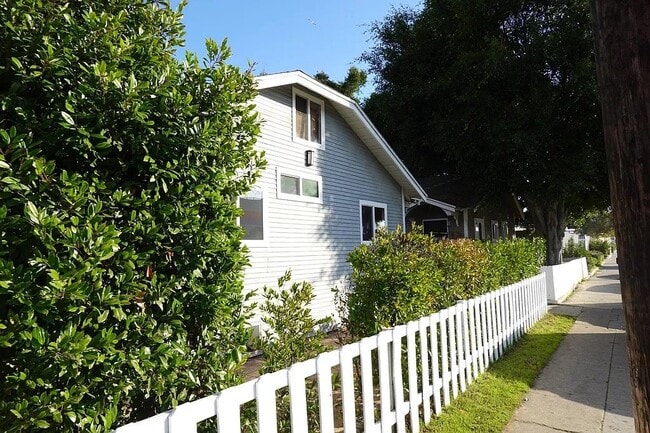 Building Photo - 1348 Cherry Ave