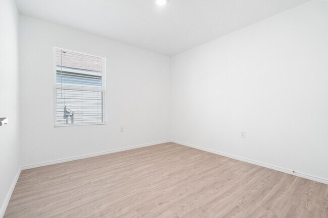 Building Photo - 10166 Asta Trl