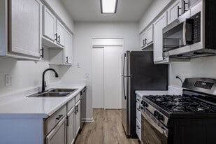 Interior Photo - ReNew Des Plaines North & South
