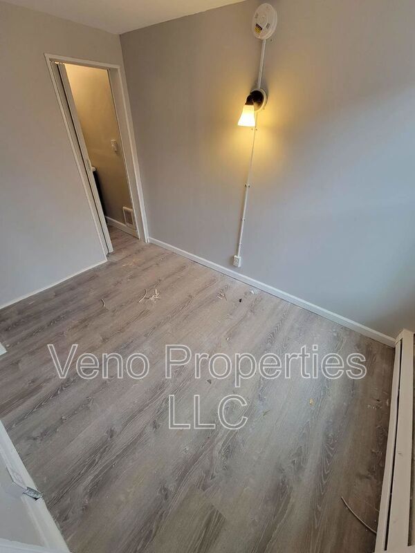 Building Photo - 3010 NY 43