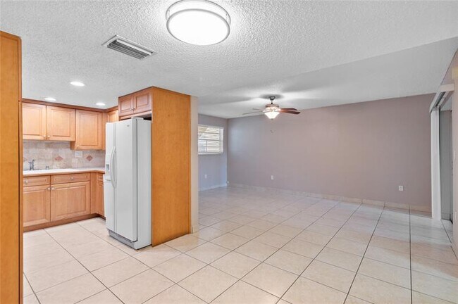 Building Photo - 11101 Royal Palm Blvd
