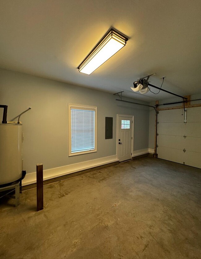 Building Photo - ???? Brand New 3BR/2.5BA Townhome for Rent...