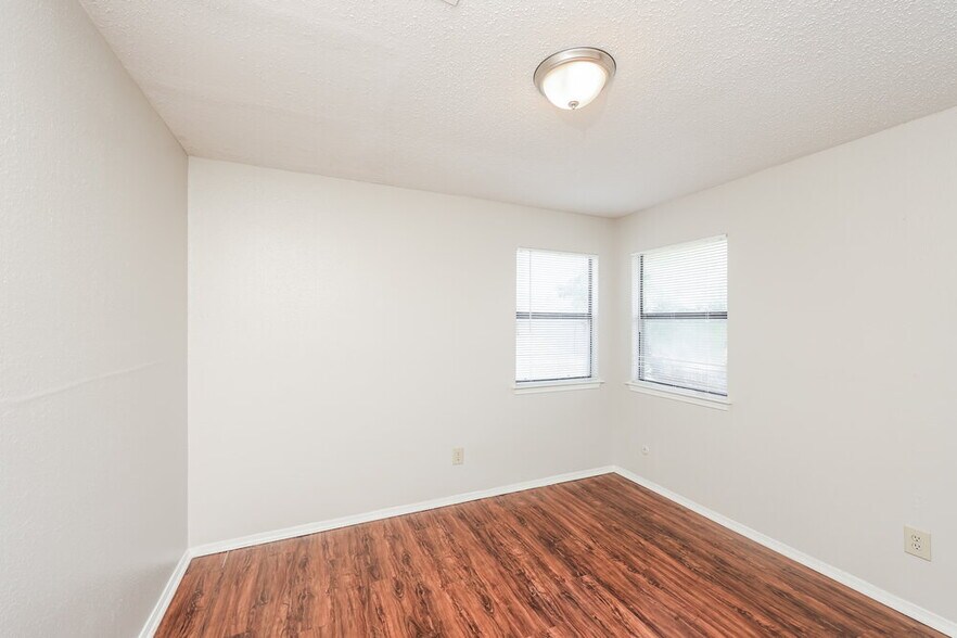 Building Photo - 2728 Oak Bend Ln