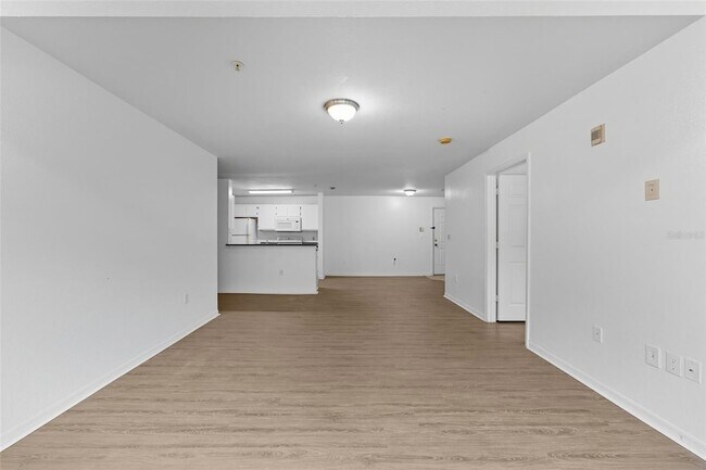 Building Photo - 5459 Vineland Rd
