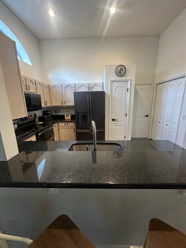 Building Photo - 8960 Huntington Pointe Dr