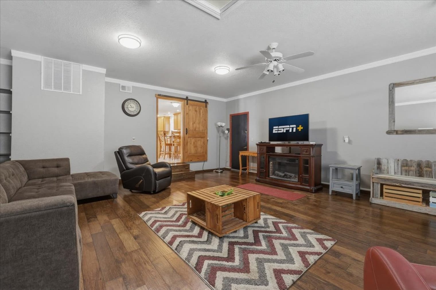 Building Photo - 925 S Haskett St