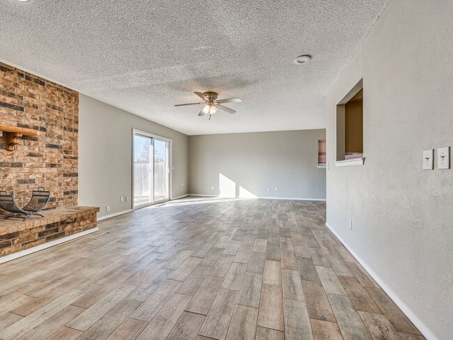 Building Photo - Refreshed Home + Yukon Schools + 3 bedrooms