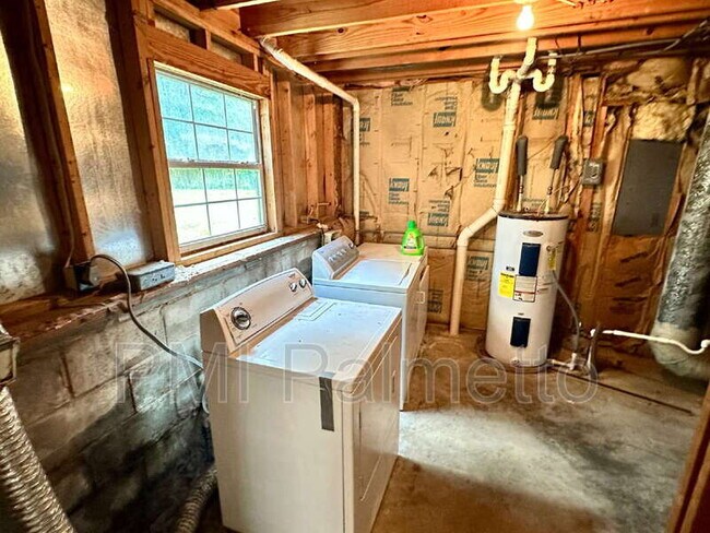 Building Photo - 844 Bentley Dr
