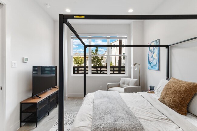 Building Photo - 1504 Ennis St