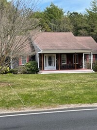 Building Photo - 3 Bedroom Year Round Rental in Mashpee