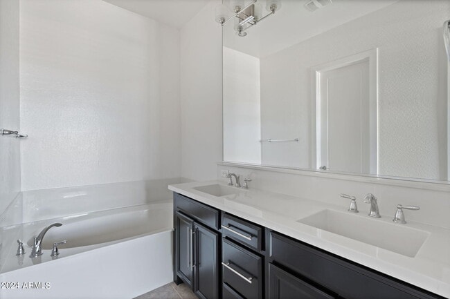 Building Photo - 6565 E Thomas Rd