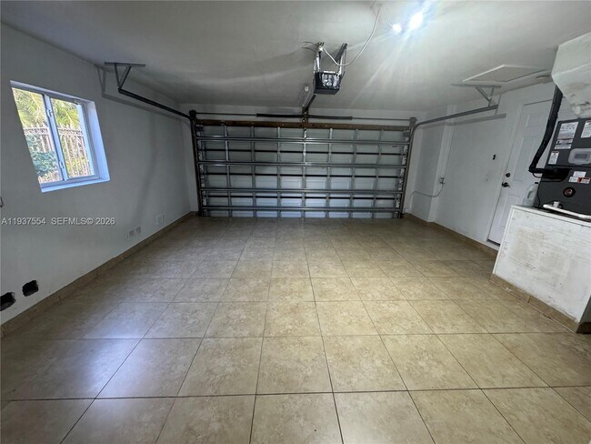 Building Photo - 6580 Lake Blue Dr